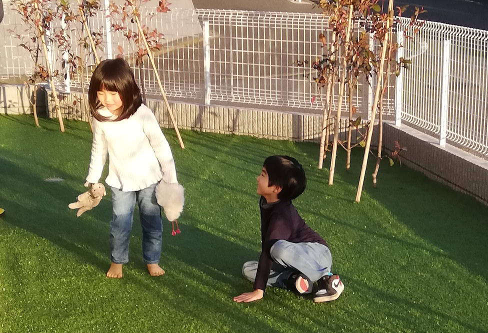 女の子と男の子